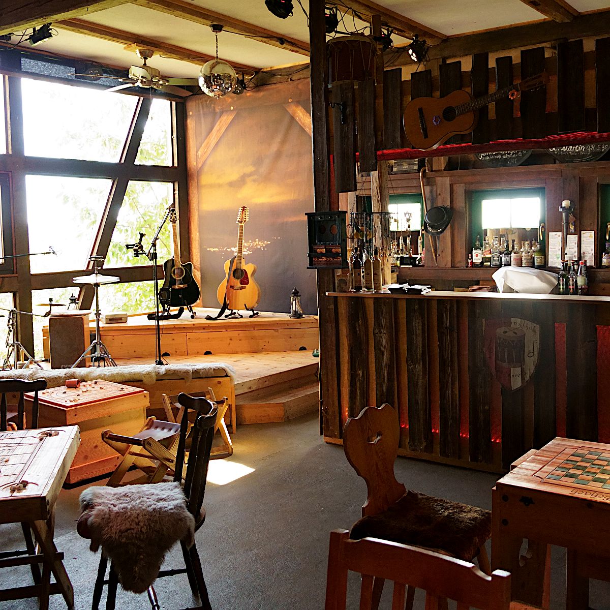 Die Konzertbühne der Spielerspelunke